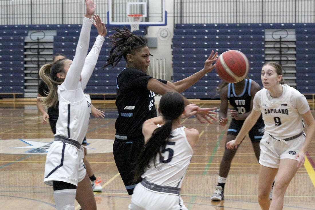 VIU Mariners player Makayla Kimble passes the ball during PacWest action against the Capilano Blues on Friday, Oct. 27, at the Vancouver Island University gym. (Greg Sakaki/News Bulletin)