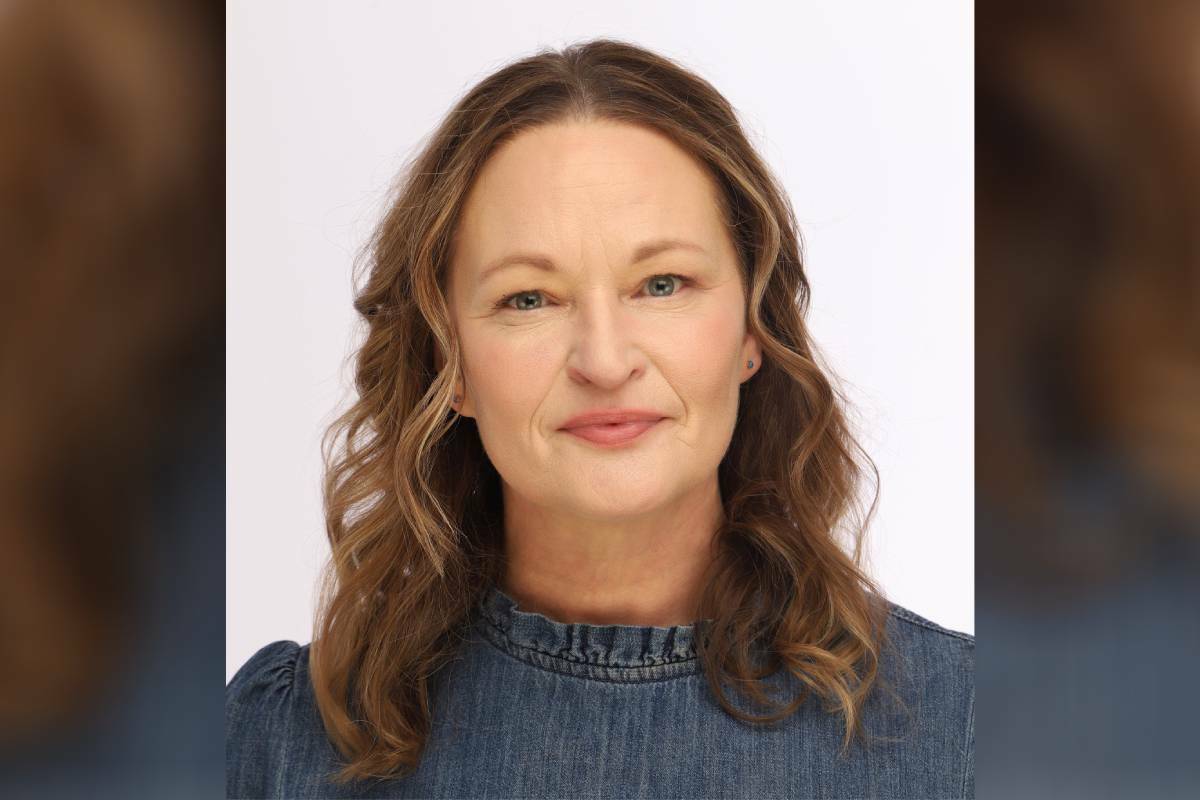 Charlotte Palmer will don the many hats of her entertainment career as she performs ‘The Invisible Woman isn’t invisible…’ at the Unitarian Hall in Nanaimo on Nov. 16. (Photo via https://charlottepalmer.uk/)