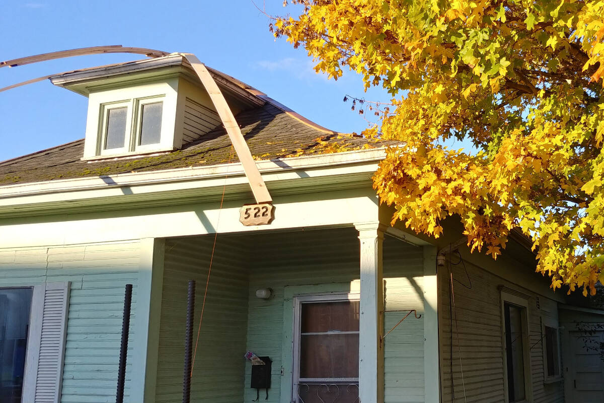 A home in the 500-block of Fraser Street in Esquimalt is expected to move this week. (Artemon Kiriac-Relinsky/Facebook)