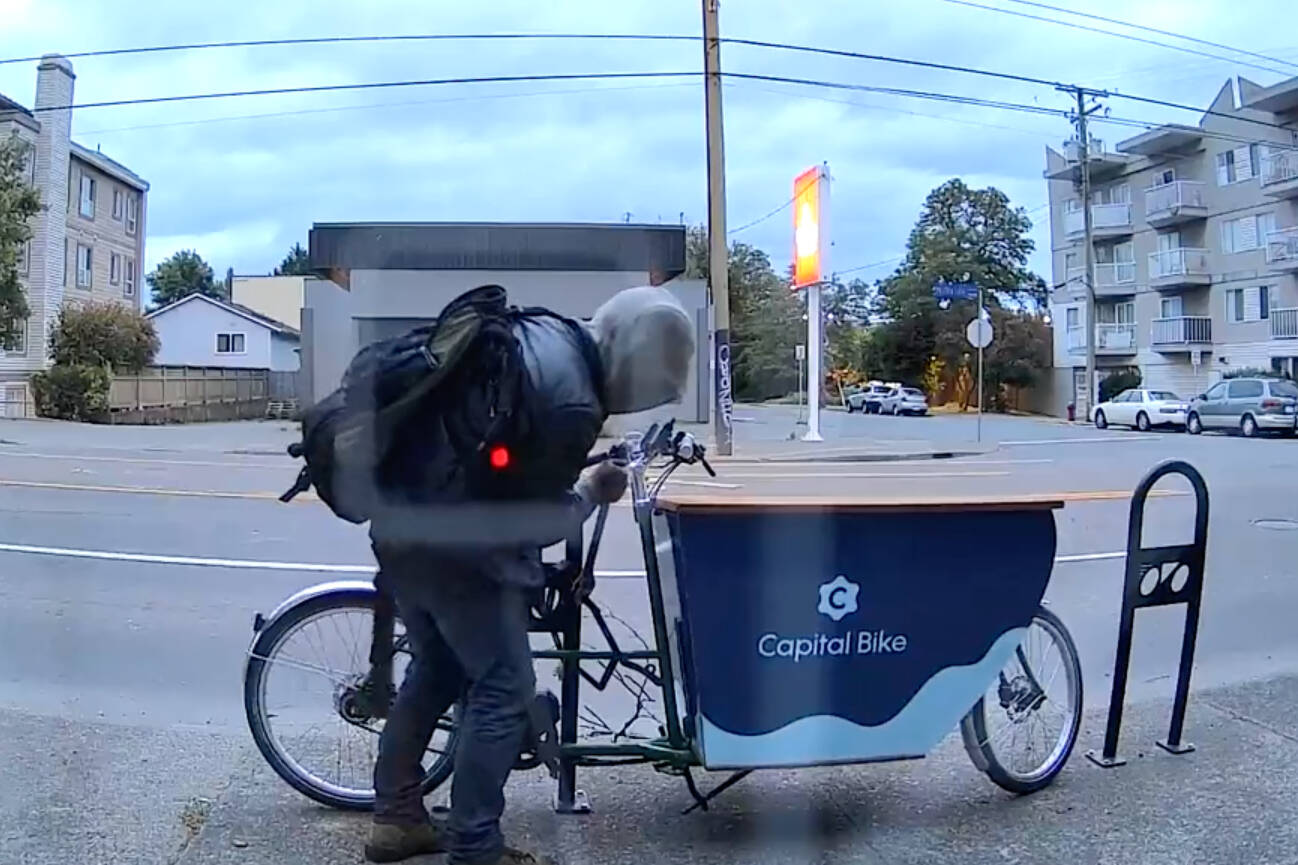 A video shows someone breaking a lock on the Capital Bike cargo bike parked on Hillside Avenue in Victoria shortly after 5 a.m. on June 20. (Screen-grab Capital Bike/X)
