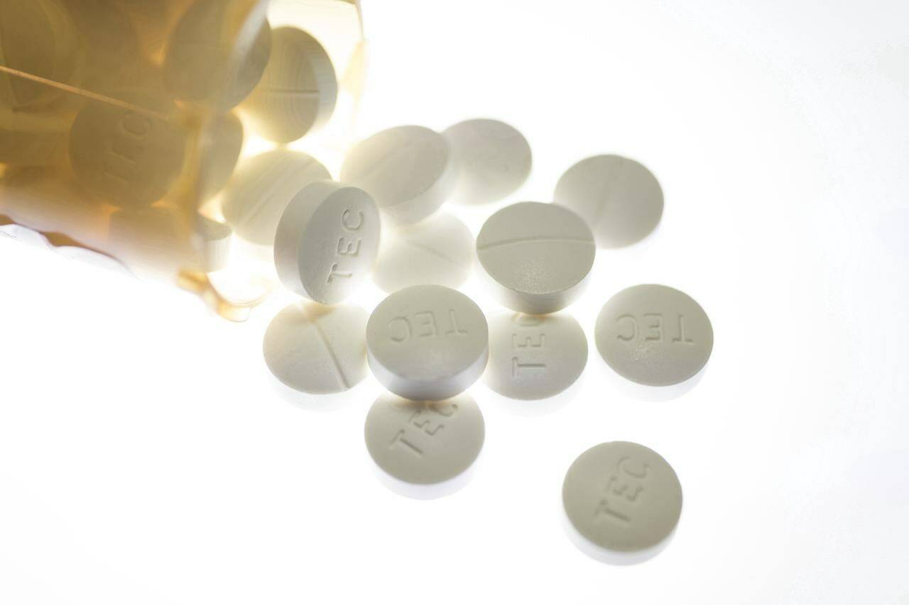 Time is running out for the Liberals to table pharmacare legislation before the end of the year, but the NDP’s health critic says almost-daily phone calls are still giving him hope. Prescription pills containing oxycodone and acetaminophen are shown in Toronto, Dec. 23, 2017. THE CANADIAN PRESS/Graeme Roy