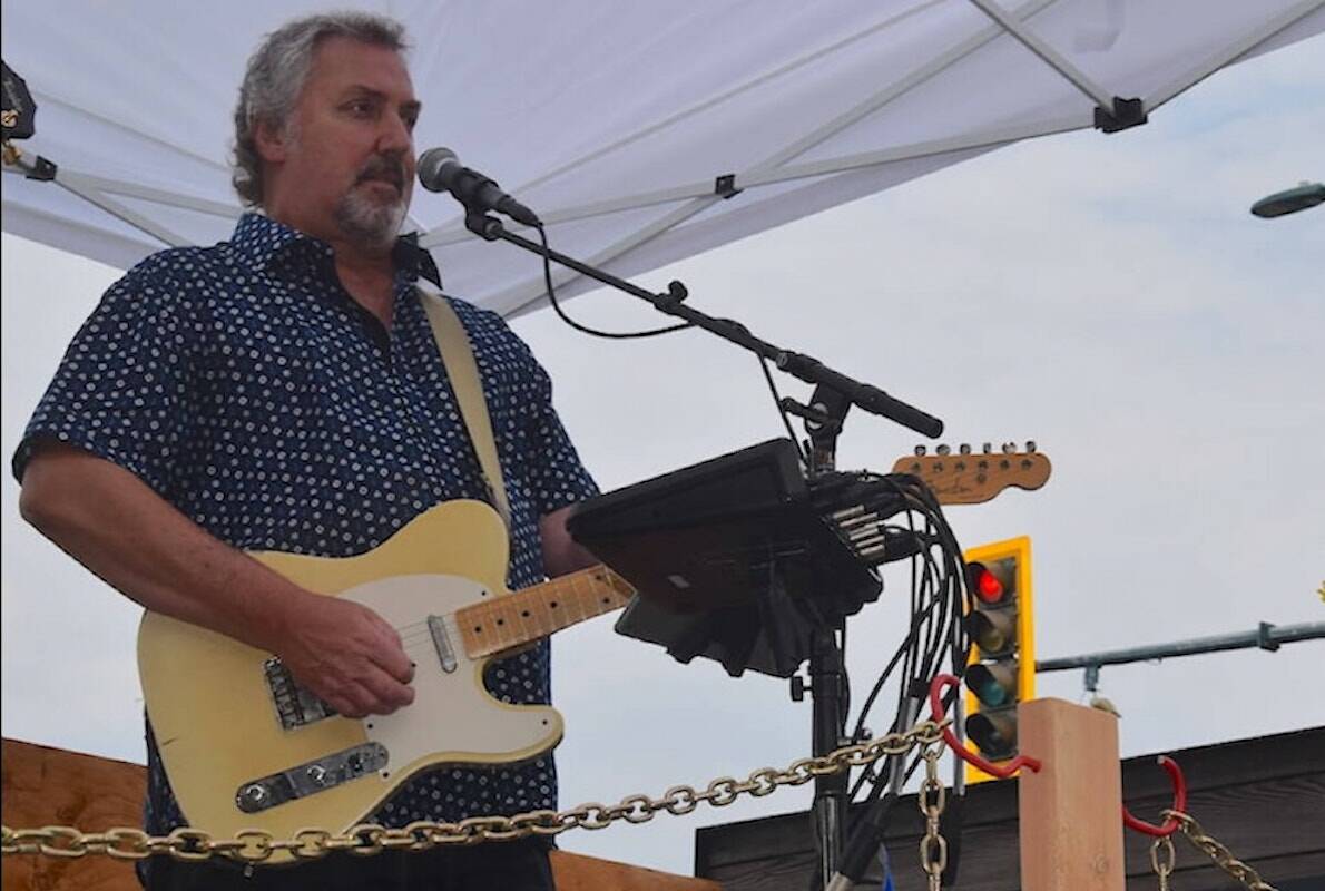 Vinyl Wave performs in Sidney at the 2023 Torque Masters Auto Extravaganza. (Brendan Mayer/News Staff)