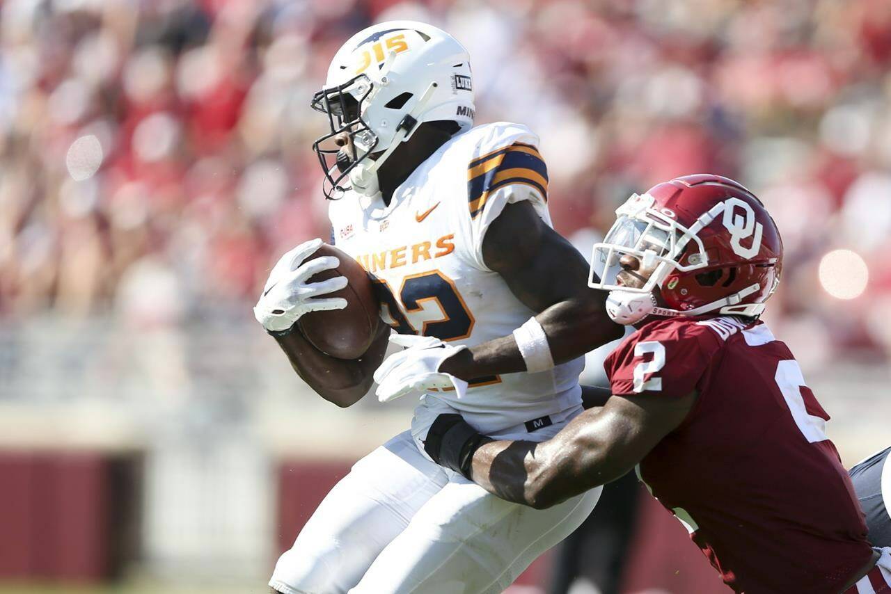 Oklahoma linebacker David Ugwoegbu (2) tackles UTEP running back Ronald Awatt (22) during an NCAA college football game in Norman, Okla., Saturday, Sept. 3, 2022. F The B.C. Lions have signed Awatt. THE CANADIAN PRESS/AP-Ian Maule/Tulsa World via AP